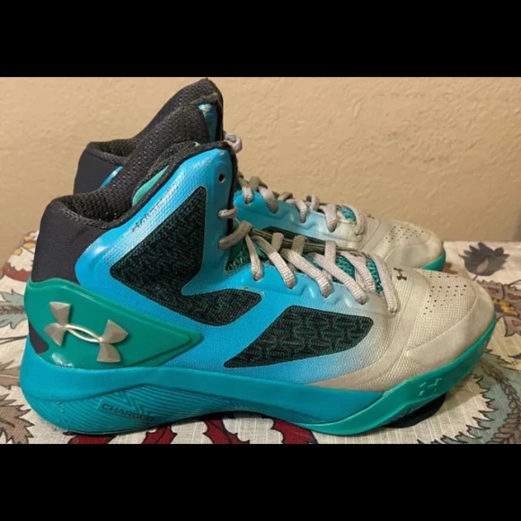 Under Armour E24 Clutch Fit Athletic Sneakers - Picture 3 of 4